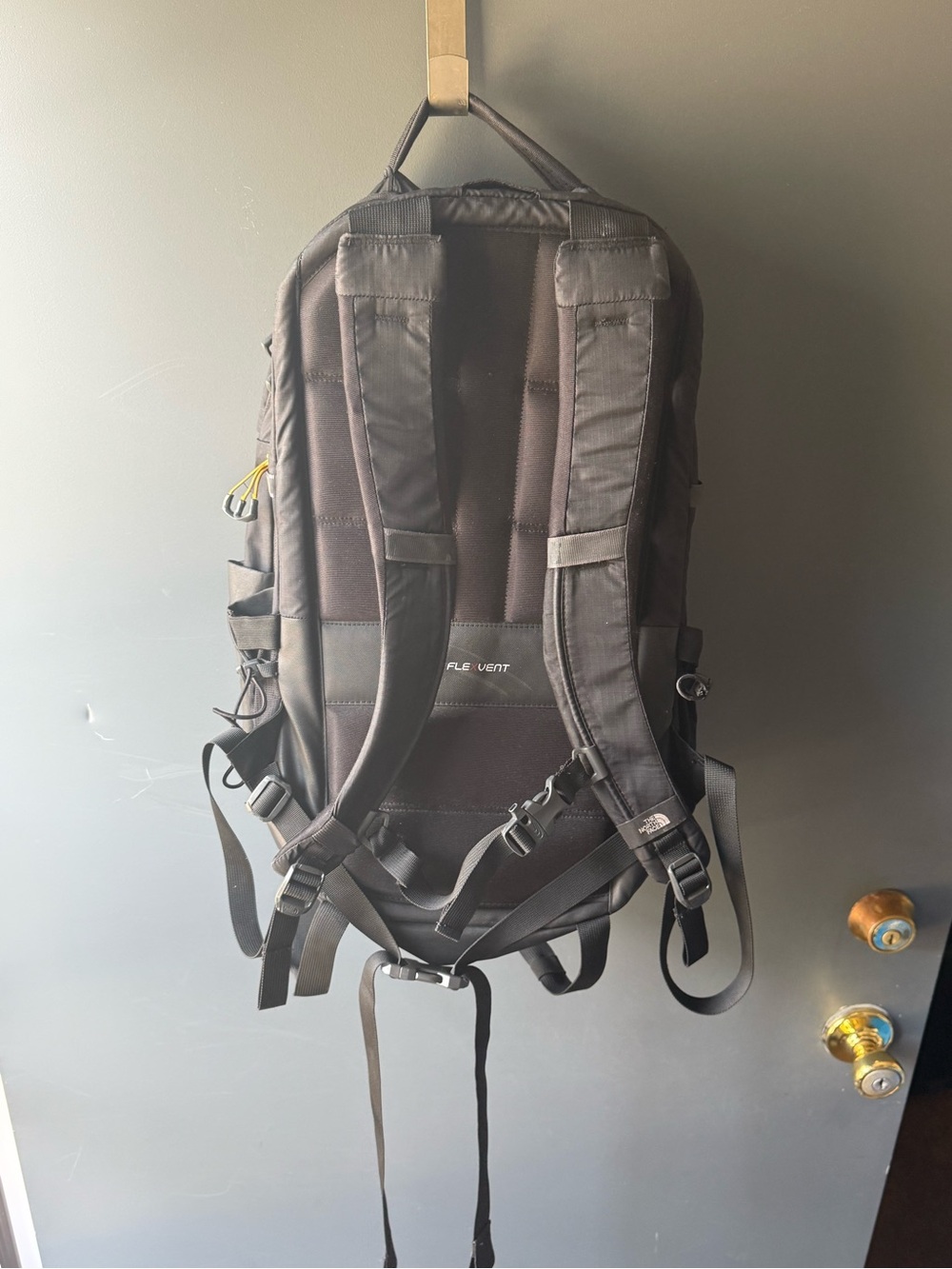 The North Face Two-Tone Yellow and Black Daypack Backpack 31L - Picture 2 of 10